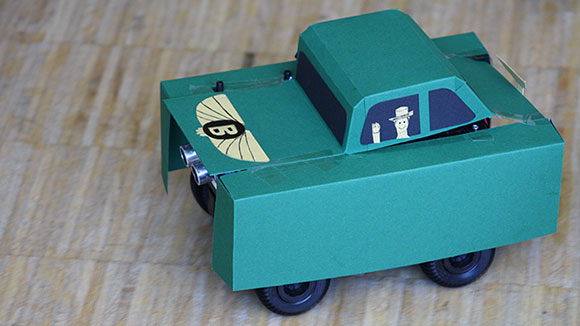 © Birgit Feddern, Max Weber-Team Das Bild zeigt ein selbstgebasteltes Auto in Detailaufnahme.