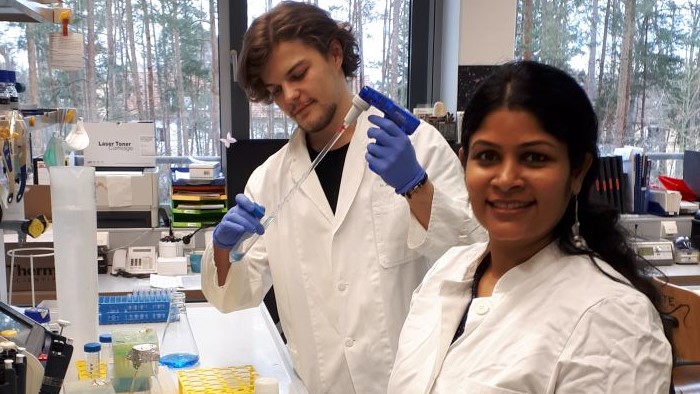 iImmune students in the lab during their Master's thesis 