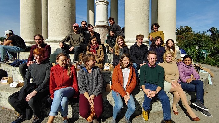 Members of the IDK “Rethinking Environment” at a joint vegan-vegetarian lunch at the Monopteros in the English Garden in Munich. 