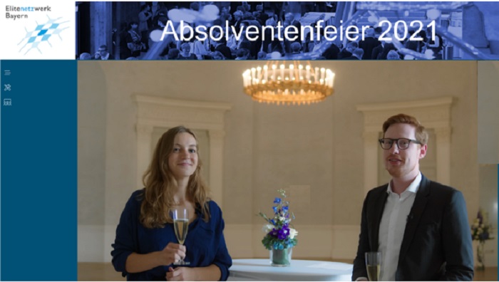 © StMWK Eine junge Frau und ein junger Mann sprechen in die Kamera.