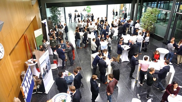 © ESG Finance and Information Management Das Alumni-Event mit den rund 200 Gästen fand in den Räumlichkeiten der IHK Schwaben statt.