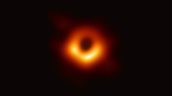Ein glühender Materiering um ein schwarzes Loch