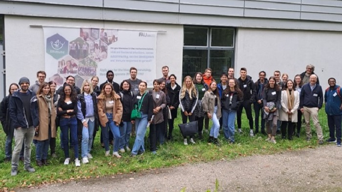 © Dr. Anja Glanz (2022) Willkommensveranstaltung 2022 – Studenten/innen und Dozenten nach dem Campus Spaziergang.