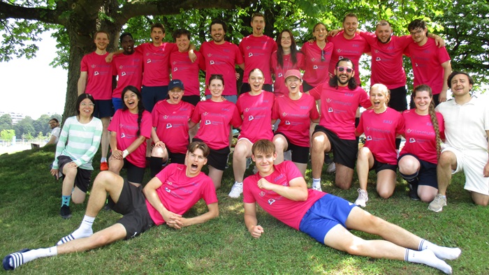Mannschaftsbilder der Teams beim Elite-Cup 2025