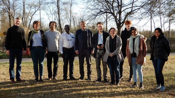 © Kirsten Twelbeck Professor Dr. Sule Emmanuel Egya und Mitglieder des IDK Um(Welt)Denken