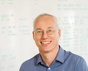 Portrait picture of Prof. Dr. Bernhard Küster.