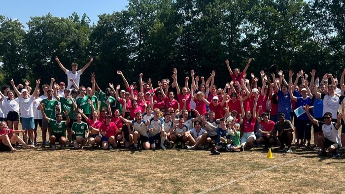 © Elite Graduate Program "Integrated Immunology" A large group of young people in soccer jerseys are posing jubilantly for a group photo.
