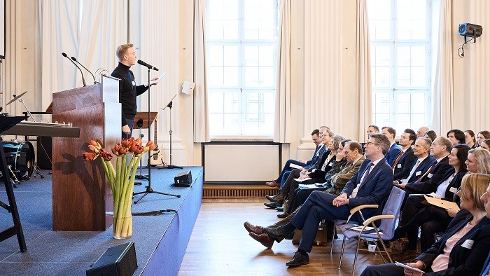 © Florian Freund MWP-Stipendiat Julius Althoetmar spricht zu den geladenen Gästen