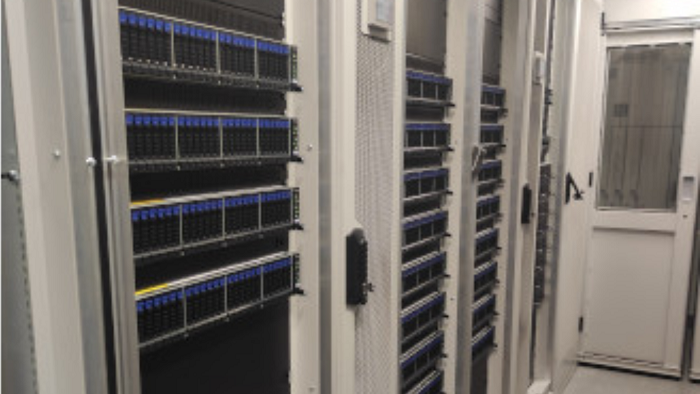 © Lehrstuhl für Wissenschaftliches Rechnen, Universität Bayreuth Auf dem Bild ist der Supercomputer für den Elitestudiengang Scientific Computing zu sehen.