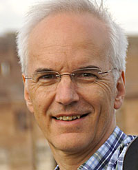Portrait photo: Prof. Dr. Manfred Gessler