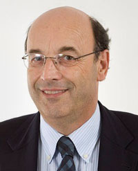 Portrait photo: Prof. Dr. Hans-Werner Schmidt